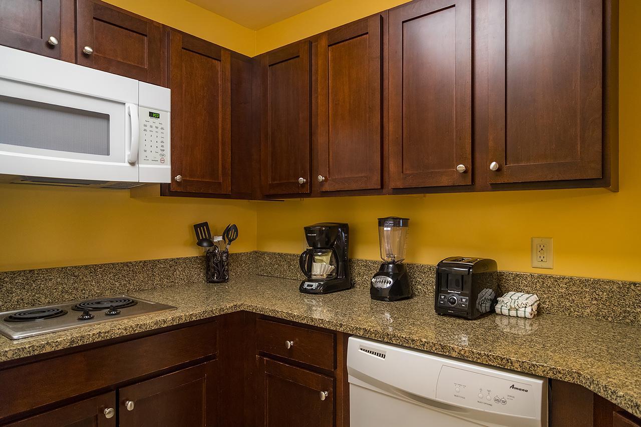 Vacation Village In The Berkshires Hancock Exterior foto A typical kitchen in a Marriott Vacation Club villa
